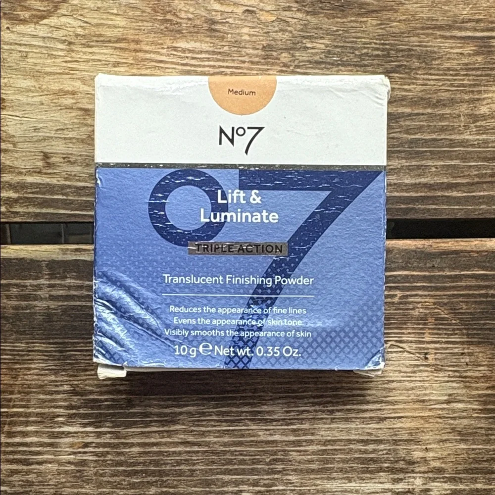 No7 Lift & Luminate Triple Action Translucent Finishing Powder Medium 10g